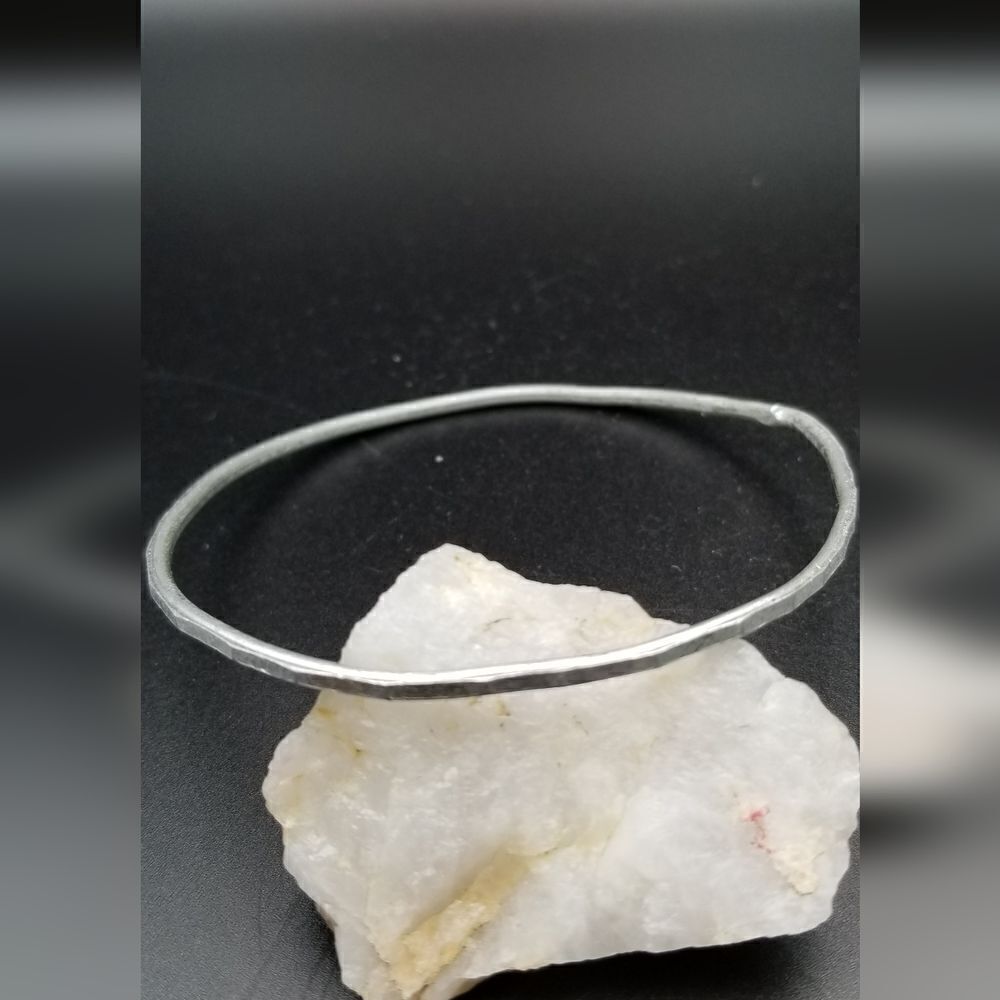 Minimalist Silver toned bracelet bangle. B615